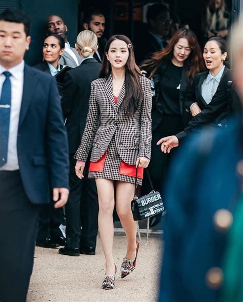 BLACKPINK's Jisoo's Burberry's LFW Show Photos Are 